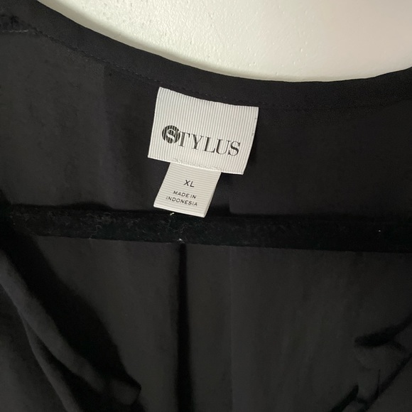 Stylus sleeveless top - Picture 2 of 2